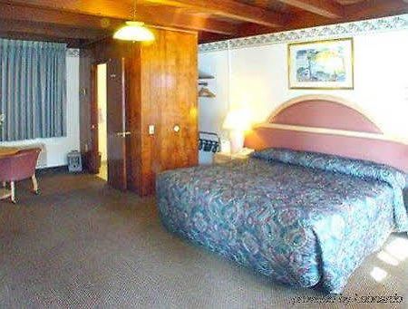 Cloverdale Oaks Inn Bilik gambar